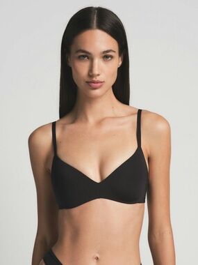 SKIMS Wireless Form Push-Up Plunge Bra